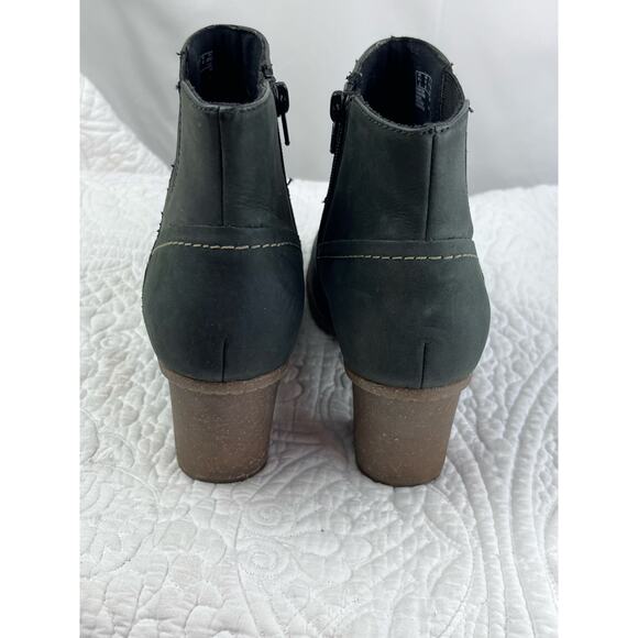 Clarks Collection Womens 9 Faded Black Suede Chunky Heel Bootie Ankle Boot - Picture 6 of 11